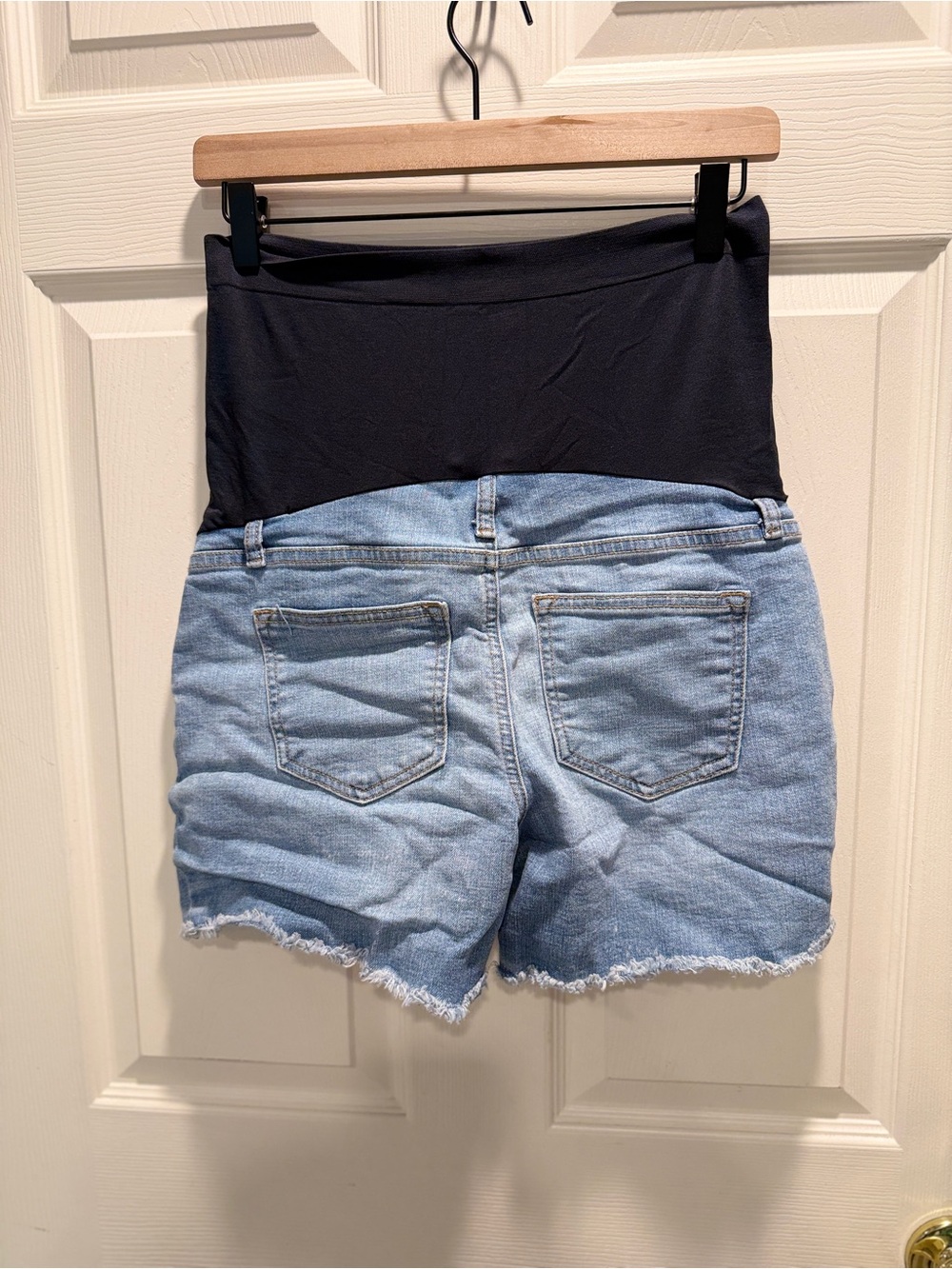 Sonoma Maternity Denim Shorts Size 4 Light Wash Distressed Stretch Raw Hem - Picture 4 of 6